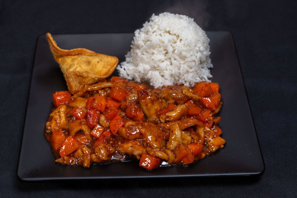 Cashew chicken with steamed rice and crab rangoon