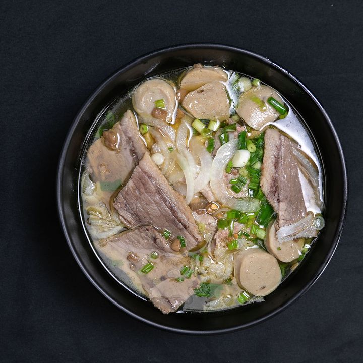 Bowl of Pho Dee-Licious with eye round steak, brisket and beef meatballs