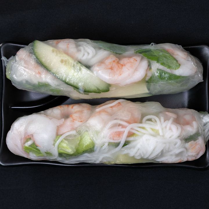 Fresh shrimp and pork spring rolls with peanut sauce