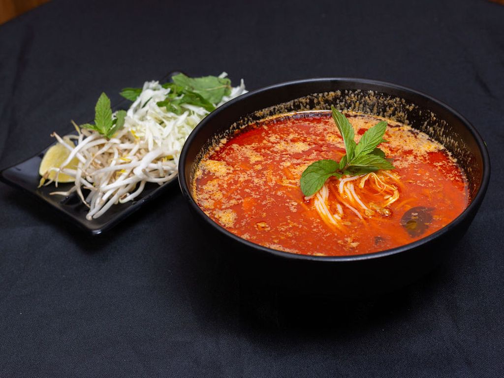 Khao poon, Lao red curry noodle soup